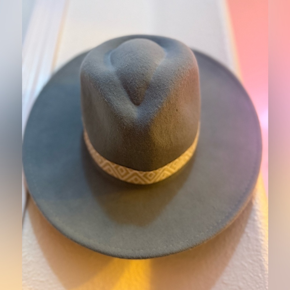 Grey/light blue felt hat with cream pattern band- NEVER WORN